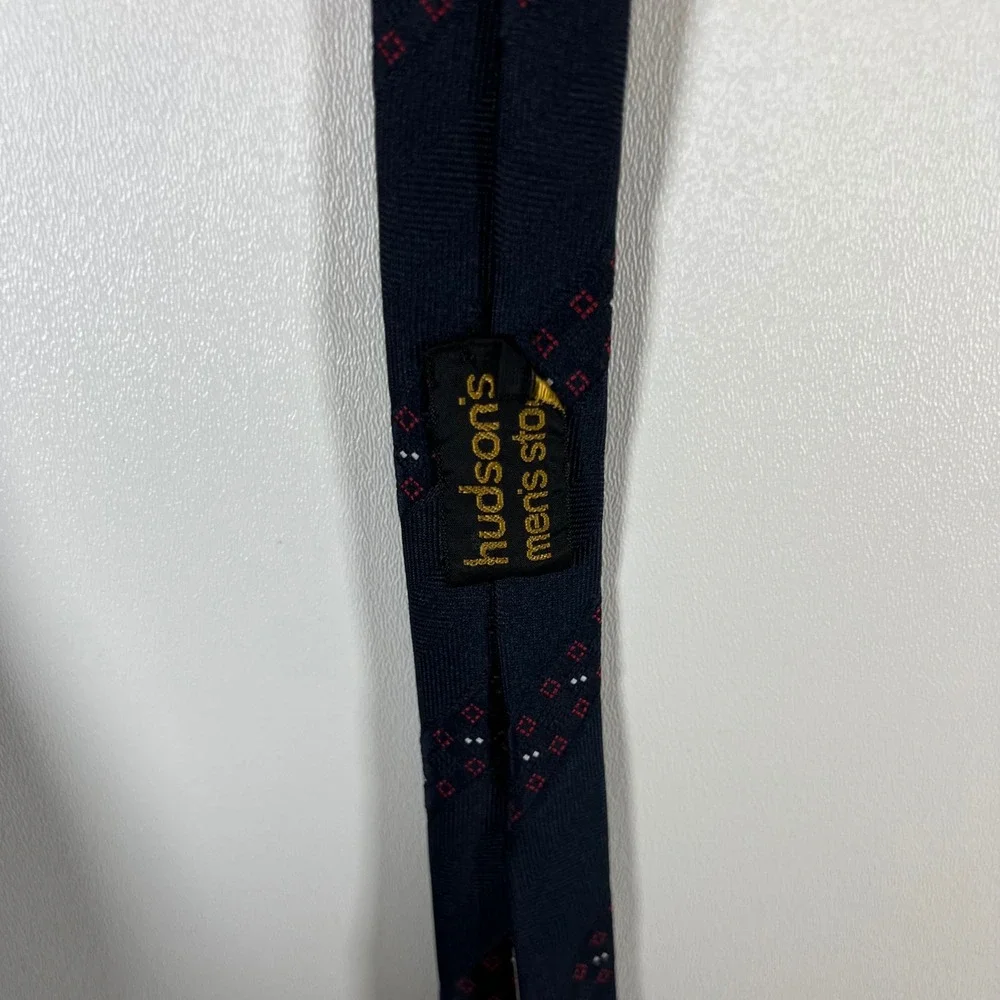 Christian Dior Cravates Mens Navy Blue‎ Herringbone Geometric Stripe Silk Tie
